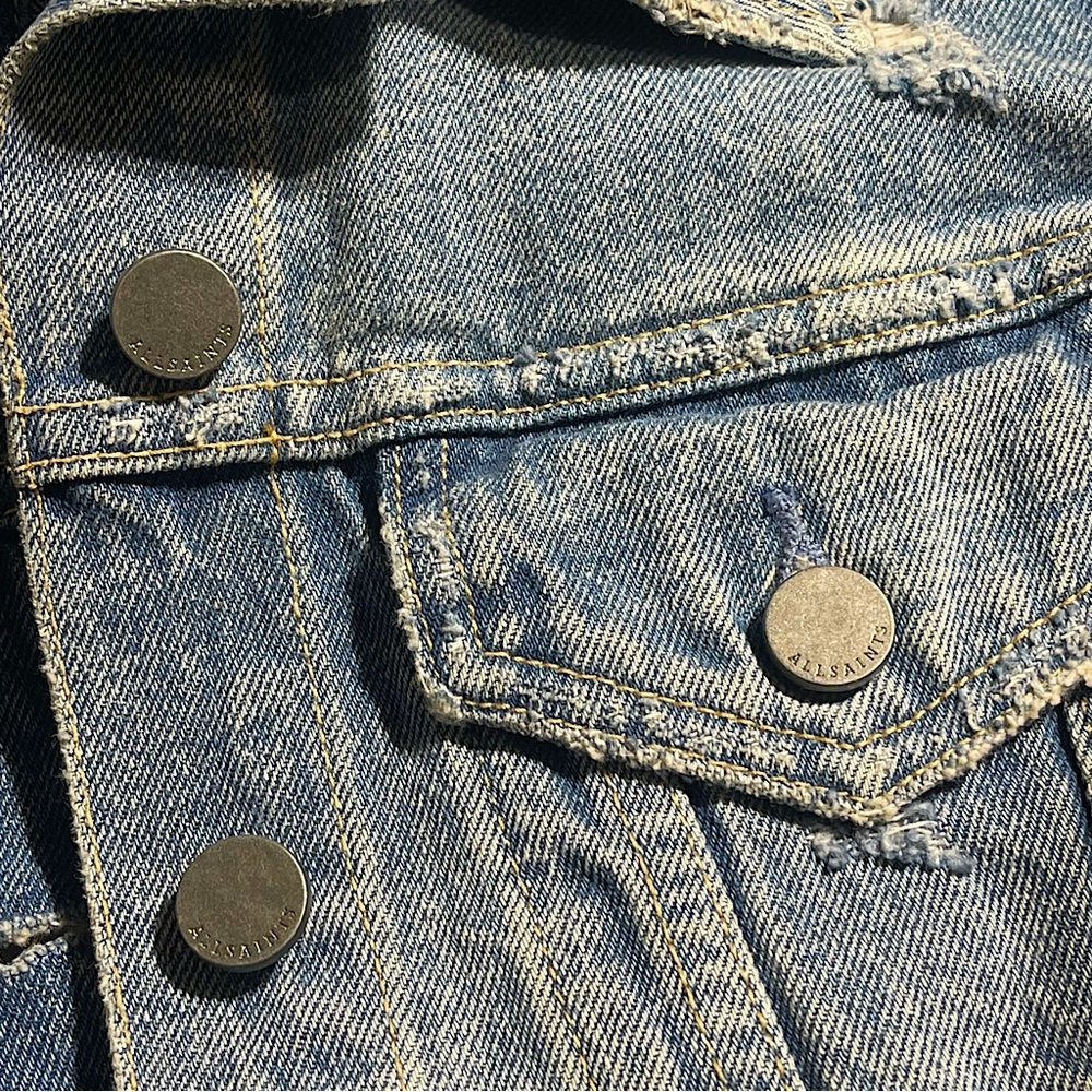 ALLSAINTS Denim Jacket Raw Hem Embroidered Sleeves Ribbed Size XS Washed Blue - Picture 4 of 9